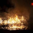 En selvantændelse startede en stor brand hos Reno Djurs nær Glatved. Foto: Local Eyes