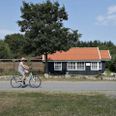 Du har ikke krav på at få rykket din ferie, hvis din rejse er aflyst. Til gengæld må chefen gerne rykke din ferie, hvis en række særlige omstændigheder er opfyldt - også selv om du har betalt for to ugers sommerhusleje. (Arkivfoto) - Foto: Henning Bagger/Ritzau Scanpix