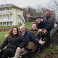 Holdet bag Cirkusrevyen 2019 var for første gang samlet i Klithuset i Dronningmølle i går søndag. Fra venstre er det: Lise Baastrup, Karsten Jansfort, Lisbet Dahl, Henrik Lykkegaard og Ulf Pilgaard.