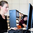 Alle bibliotekerne er helt lukkede. Man kan hverken kommer der i almindelig åbningstid eller udenfor i selvbetjeningstidsrummet. Men man kan alligevel godt låne bøger og lydbøger og komme i godt selskab med for eksempel to søstre, der vokser op hos to gamle hekse-tanter i USA, eller med en kriminalreporter i Djævelens Dal i Sydafrika, hvor han møder en fire-brystet kvinde og de levende og døde færdes sammen.