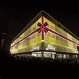 Sådan ser Sallings facade i Aarhus snart ud igen, når julelyset traditionens tro bliver tændt. Foto: Salling