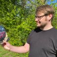 De røde huer er titlen på en ny roman udgivet af en 25-årig Hadsten-dreng, som går under kunstnernavnet Dupree Bigum. Foto: Katrine Friis