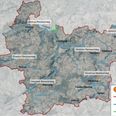 De nuværende seks renseanlæg i Favrskov Kommune skal nedlægges og erstattes af et fælles anlæg med udmunding i Gudenåen på et sted (vist med grønt) fra tilledningen fra Lilleåen til kommunegrænsen øst for Langå. Illustration: Favrskov Kommune