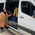 Nourhan Emad Hameed sender hver dag sin seks-årige søn, Omar, af sted med bus fra Tilst til Elsted Skole. En tur på cirka 45 minutter. Foto: Louise N. Burmeister