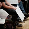 Mads Bille, leder af Den Jyske Musikskole og organist ved Herning Kirke. Skolen har modtaget en bevilling på 6 mio. til 7 centre rundt i landet, til udvikling af sangtalenter - inspireret af FC Midtjyllands talent-skoler Mads Bille arbejder med Herning Kirkes drengekor.