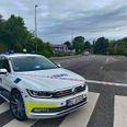 Politiet har afspærret Oddervej på hele strækningen mellem Hørhavevej og Rosevangs Allé i forbindelse med den alvorlige ulykke. Foto: Camilla Kjærsgaard Olesen