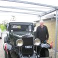 Waldemar Graff Blichfeldt med sin stolthed, en gennemrenoveret Chevrolet fra 1930. Tilsendt foto