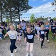 Afsted det gik, da Ebeltoft SFO onsdag 8. maj hægtede sig på den royale løbefest og afviklede Royal Side Run på boldbanerne ved skolen. Foto: Anne Frank Henriksen