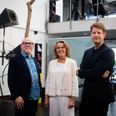 De tre professorer Niklas Elmqvist, Marianne Graves Petersen og Peter Dalsgaard står i spidsen for Aarhus Universitets nye tværfaglige forskningscenter 'Thinking With Machines'. Foto: Olala