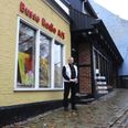Busse Radio blev startet af Tom Vinters far – de første papir dateret til år 1946. Nu lukker forretningen i Adelgade 16, men bliver fortsat drevet fra Tom Vinthers privatadresse. Foto: Stine Østergaard