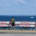 Strandvejen i Charlottenlund er det suverænt dyreste sted at købe bolig i Danmark -Vråvej i Vrå i Nordjylland er det billigste sted at købe hus målt på kvadratmeterprisen. Arkivfoto: Thomas Wilmann/Ritzau Scanpix