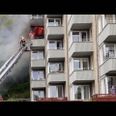 Mand reddes ud fra altan i Randers.