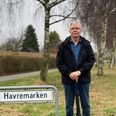 Bent Hansen bor, sammen med sin kone Ingrid, på Havremarken i Lystrup. Det er en af de kommunale veje, Aarhus Kommune ville nedklassificere til privat fællesvej. Foto: Privat