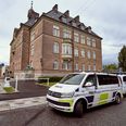 Flere personer affyrede natten til mandag fyrværkeri af ved retten i Aarhus. Arkivfoto: Claus Bonnerup
