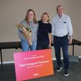 Signe Hangaard Thomsen er blevet kåret som Årets Energibombe for sit arbejde som frivillig i Skanderborg Håndbold. Pressefoto