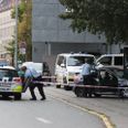 Det lykkedes først at få vanvidsbilisten standset, da politiet påkørte hans bil foran politigården i Aarhus. Foto: Presse-fotos.dk