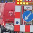 Redningsmandskabet arbejder på at rydde op på motorvejen. Arkivfoto: Presse-fotos.dk.