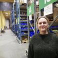 Direktør Hanne Hørup på lageret i Malling, der snart kan få besøg af robotter.