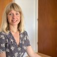 Camilla Lyngholm er ny totum kropsterapeut i Skanderborg. Nu glæder hun sig til, at endnu flere får kendskab til hende og terapien. Foto: Katrine Friis.