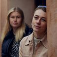 Julie Schelhart til venstre og Pernille Strøm Øster til højre. Pressefoto: Daniel Buchwald