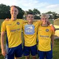 Tre glade TRIF'ere, der med hver et mål bidrog til 3-0 sejren. Fra v.: Frederik Primdal Geertsen, Victor Overgård Riis og Oliver Kristiansen (med salige lukkede øjne). Foto: TRIF Fodbold