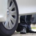 »Planlæg, hvordan du kommer hjem fra byturen, inden du tager afsted, så du ikke lader dig lokke af et alt for billigt lift. Tag en rigtig taxa, offentlig transport eller få en ven eller et familiemedlem til at køre dig,« lyder det fra Østjyllands Politi, der advarer mod at sætte sig ind i en pirattaxa. Arkivfoto: Adobe Stock