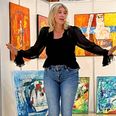 Den lokale sangerinde Katcha Højegaard gav prøver på sit talent til "Kunst i Favrskov". Privatfoto