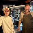 Umage Ølbar skifter navn til Umage Gastropub Ebeltof. Ved hanerne kan man stadig finde Xander Rasmussen (tv.), mens Søren Bech Størup-Rasmussen for en tid vil hjælpe til i køkkenet med det helt nye Texas-bbq-koncept. Foto: Anne Frank Henriksen