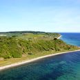 Fredningsnævnet for Midtjylland har afgjort, at en landmand har lavet ulovlige terrænændringer af fredede marker ved turistattraktionen Jernhatten på Djursland. Han skal nu føre området tilbage til den tidligere tilstand. Arkivfoto