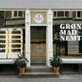 Flere og flere danskere skruer op for grøntsagerne i kosten. Faktisk vil fire ud af ti danskere gerne spise endnu flere grøntsager, viser en ny undersøgelse fra Karolines Køkken. Nu kan aarhusianerne glæde sig til inspiration og velsmagende grønne madoplevelser med madlavningsost, når Karolines Køkken åbner en pop-up med grønne retter i centrum af Aarhus.