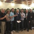 Højthævede glas onsdag aften på rådhuset i Ebeltoft. Foto: Syddjurs Kommune