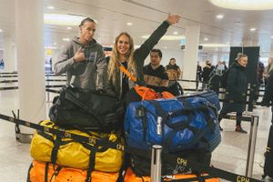 Østjyske Emma Østergaard er på vej til at blive den yngste danske kvinde nogensinde til at bestige Mount Everest. I denne klumme fortæller hun om rejsen dertil.