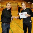 Sigurd Fisker (th.), lillebror til Kasper Fisker og endnu kun U17 spiller, lærer seniorfodboldlivet på den hårde måde. Unge Fisker spillede 43 minutter mod VRI som venstreforsvarer. Foto: Lars Norman Thomsen