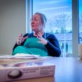 »Når litteraturen danner baggrund for en samtale, er det, at magien opstår. Vi taler om nogle ret vilde ting,« siger Mai Kordelin Paulsen, der er litteraturformidler på Randers Bibliotek. Foto: Cecilie Bisgaard