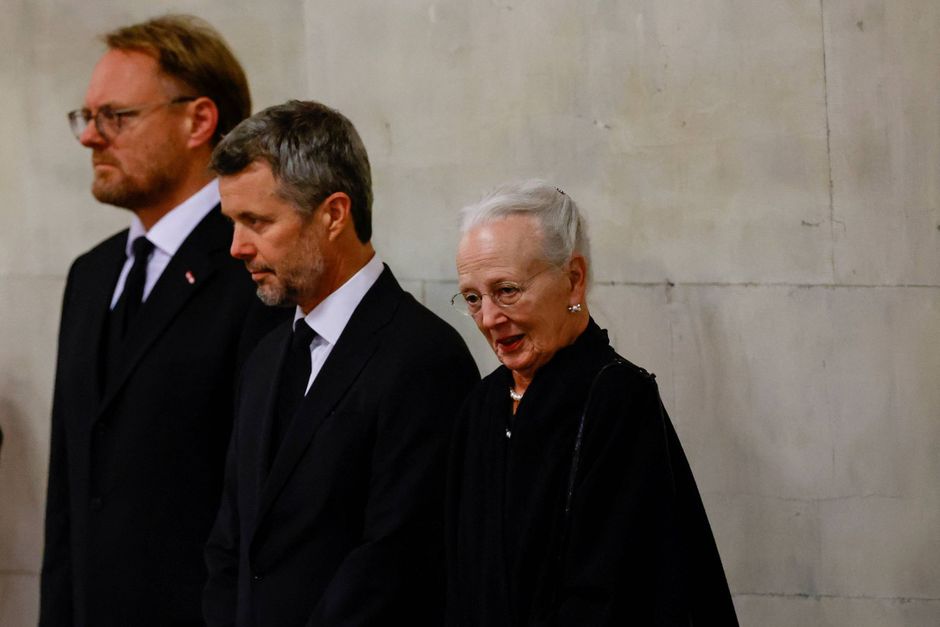 Dronning Margrethe sørger sin søster efter ekskong død