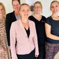 5 af de 10 behandlere i Sundhedshuset Hørning var på pinden, da UgeBladet kiggede forbi. Fra højre er det Karina Sønderskov Madsen, Anette Frandsen, Sara Kofoed Kwella, Jonna Jelsbak Dahl og Maria Gram.