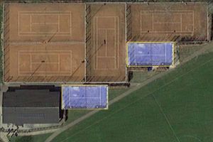 Hvis alt går vel, kan der inden sommerferien spilles padel på to udendørs baner ved tennisanlægget i Hammel.