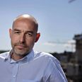 Karsten Keldsen har længe efterlyst kommunal handling vedrørende lokalplan 102 for erhvervsgrunde i Kolind. Syddjurs Kommune lovede i 2024 at etablere vendeplads og beplantningsbælter, men det er ikke sket. Lars Høeberg (billedet), chef for Kultur og plan, forklarer, at der er søgt om dispensation til midlertidig vendeplads. Syddjurs Kommune har beklaget manglende svar til Karsten Keldsen.