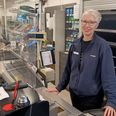 Hanne Tholstrup Hansen har arbejdet i Dagli Brugsen i Mejlby i 14,5 år - onsdag var sidste dag bag kassen. Foto: Anders Michaelsen