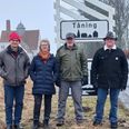 Bekymring og frustration over udsigten til en udvidelse af produktionen hos en lokal griseproducent har fået en gruppe borgere i landsbyen Tåning til oprette en lokale miljøforening. Fra venstre er det Flemming Alleslev, Lene Rasmussen, Henning Jeppesen, der er formand for den nye forening, og Finn Rosenlund. Pressefoto