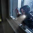 Sydøstjyllands Politi kommer med råd til at sikre sit hjem mod indbrud, mens man er på sommerferie. Modelfoto: Adobe Stock.