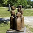 Vi kan af gode grunde ikke afsløre, hvor den kommende bronzeskulptur ved Ryomgård Station kommer til at tage sig ud. I stedet her et andet eksempel på Anders Gjerding Geertsens kunst, skulpturen 'Sammentræf', som kan ses ved ingangen til Kulturperronen i Auning