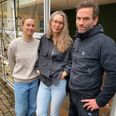 Fra venstre mod højre: Maja Sommer Frølund Vestergaard, Jannie Sommer Frølund og Emil Larsen. Trekløveret står bag Rug, som er Hinnerups nye café, der åbner til februar. Foto: CSJ