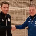 Den nye senior træner i Mørke IF,Thomas Gerberg Hansen, sammen med fodboldformand Peter Møller, der præsenterer ham som klubbens seneste tilføjelse. En ny æra begynder i Mørke IF. Pressefoto