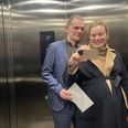 Michael Christensen og hans meget gravide kæreste Carloine på vej til at stemme. Foto: Privat