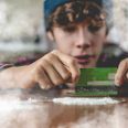 »Det er vigtigt, at forældre snakker med deres børn om, at de kan få den her slags sms’er eller beskeder på deres sociale medier. Hvis det sker, så skal de fortælle det til deres forældre, som skal kontakte politiet. De skal ikke begynde at svare på beskederne. Det er dybt kriminelle personer, der sidder i den anden ende, og dem skal børn ikke have noget med at gøre,« siger Andreas Madsen. fra Københavns Politi. Arkivfoto