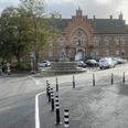 Alt er skåret ud i pullerter og vejstriber for os trafikanter. Det er svært at finde ud af for en del bilister. Foto: Kian Johansen