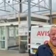Borgmester Jan Petersen fortæller, at der i næste uge åbner endnu et testcenter i Grenaa - i Fuglevænget, hvor der bor mange af anden etnisk herkomst end dansk. Foto: Søren Andersen