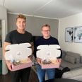 Frederik Schnell og Nikolaj Lynge har startet et nyt firma op, som bringer slik ud til hele Danmark. De har sendt 750 kilo slik i august alene.