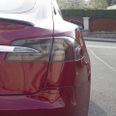 En 32-årig mand har fået taget sin blot to uger gamle Tesla.